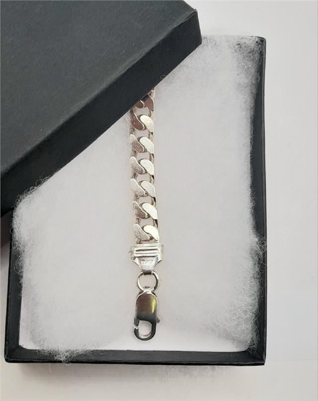 925 silver curb bracelet with 26g weight and 20.5cm length, featuring a classic silver jewelry design.