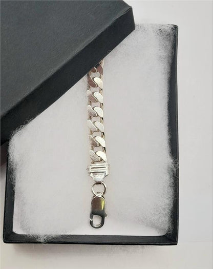 925 silver curb bracelet with 26g weight and 20.5cm length, featuring a classic silver jewelry design.