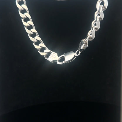 925 silver curb bracelet, unbranded, 23cm long, 32.6g weight, detailed silver chain jewelry displayed on a neutral background.