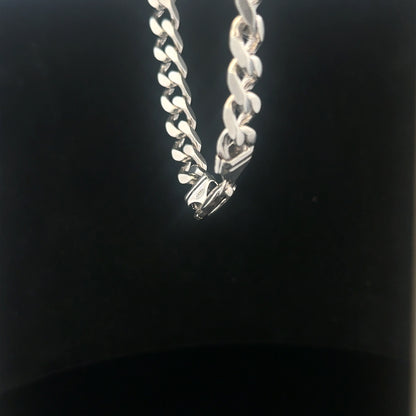 925 silver curb bracelet, unbranded, 23cm length with 32.6g weight, featuring classic silver chain links.