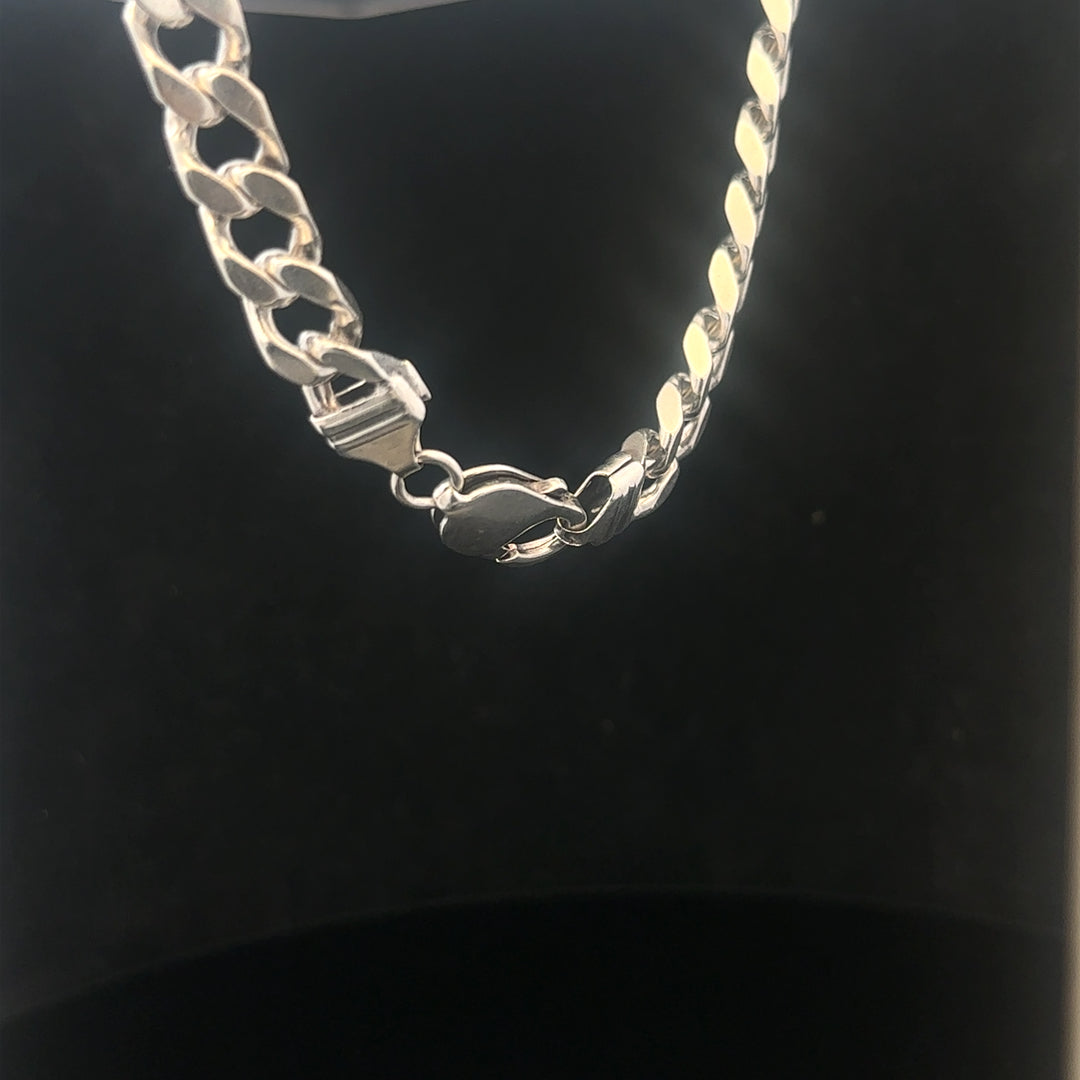 925 silver curb bracelet weighing 32.6g and measuring 23cm, featuring a classic chain design in a natural, detailed view.