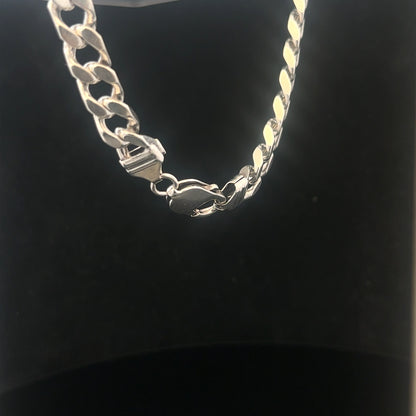 925 silver curb bracelet weighing 32.6g and measuring 23cm, featuring a classic chain design in a natural, detailed view.