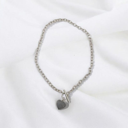925 silver heart chain weighing 29.7g, featuring a delicate heart pendant, on a neutral background.