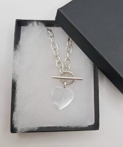 925 silver heart chain weighing 29.7g, featuring a delicate heart pendant, showcasing fine craftsmanship and shiny silver finish.