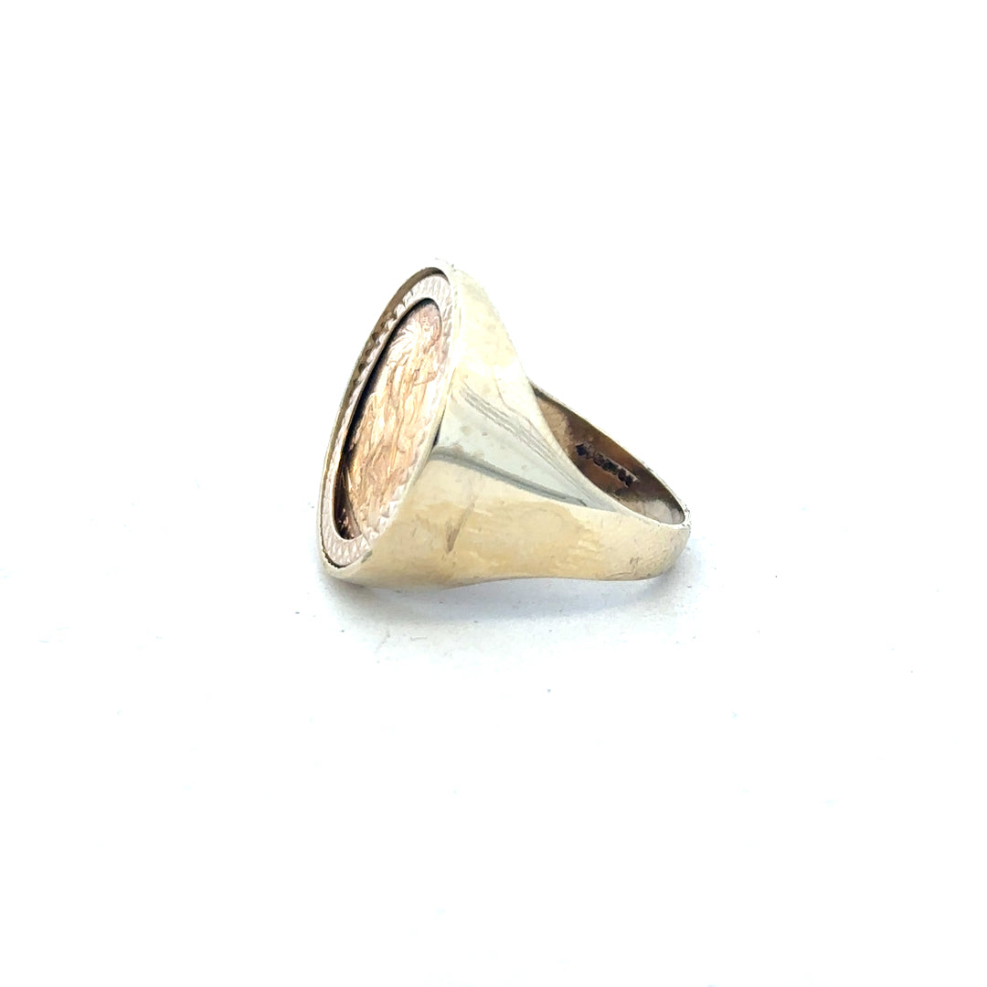 9ct gold 1914 half sovereign ring in size R1/2, featuring intricate vintage design and detailed coin engraving.
