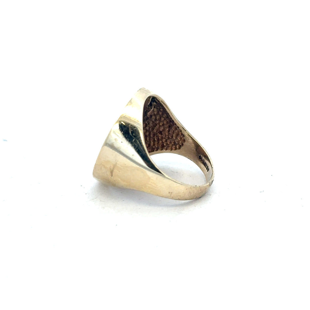 9ct 1914 half sovereign ring in size R1/2, unbranded, featuring a detailed vintage coin design on a gold band.