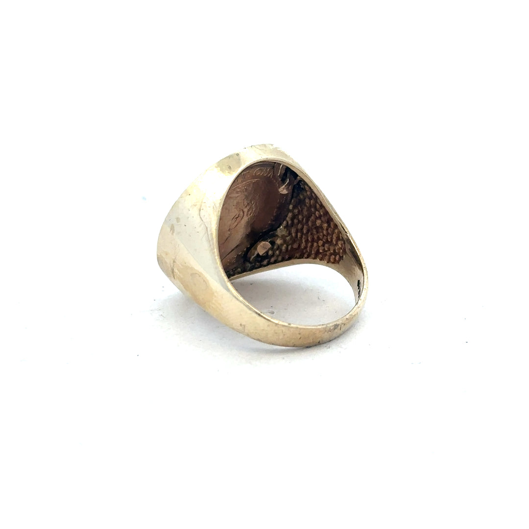 9ct 1914 half sovereign ring in size R1/2, unbranded, featuring detailed vintage gold design and historical coin engraving.
