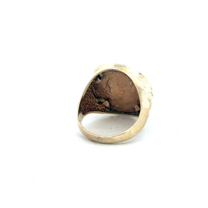 9ct gold 1914 half sovereign ring in size R1/2, featuring detailed historical coin design and unbranded craftsmanship.