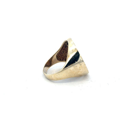 9ct gold 1914 half sovereign ring in size R1/2, featuring vintage coin design, unbranded jewelry with detailed craftsmanship