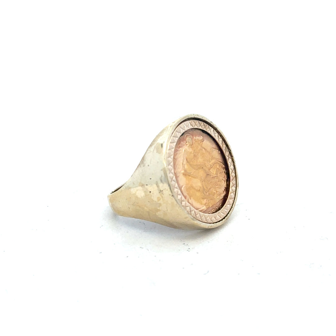 9ct gold 1914 half sovereign ring in size R1/2, featuring detailed vintage coin design on a shiny gold band