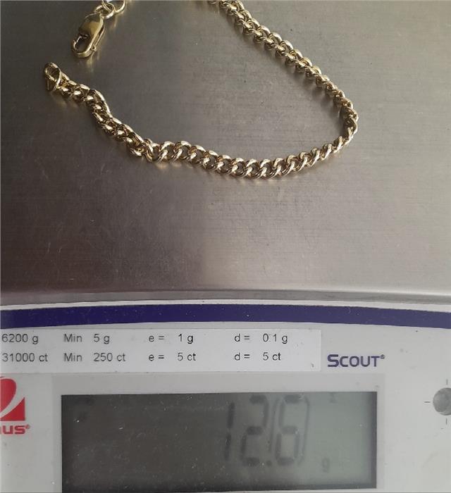 9ct gold bracelet weighing 12.6g and measuring 21cm, featuring a classic design and unbranded style.