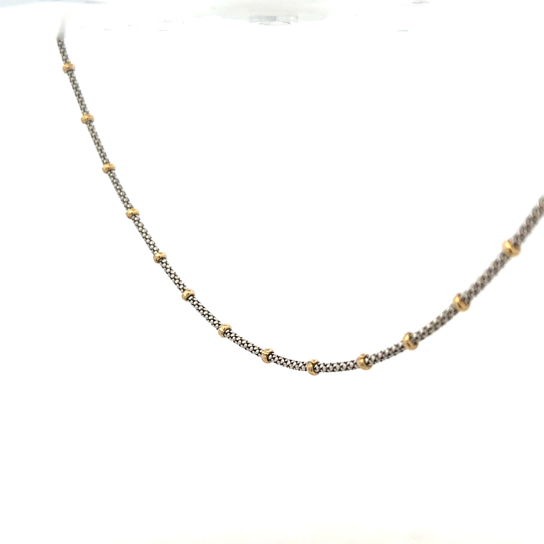 9ct gold chain weighing 5.6g, unbranded, with a classic design shown on a plain background.