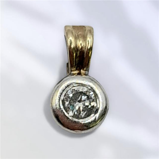 9ct gold diamond pendant weighing 0.7g, featuring a sparkling diamond, designed for elegant jewelry wear
