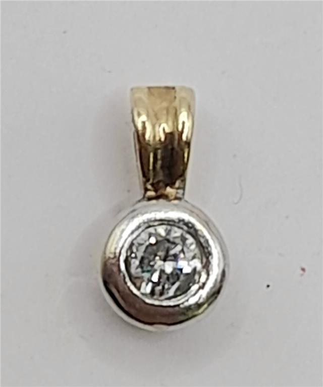 9ct gold diamond pendant featuring a sparkling diamond, weighs 0.7g, stylish jewelry piece with elegant design