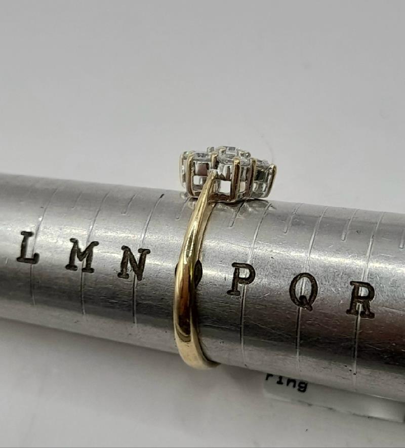 9ct gold ring in size O, weighing 3.1 grams, featuring a simple band design, unbranded jewelry.