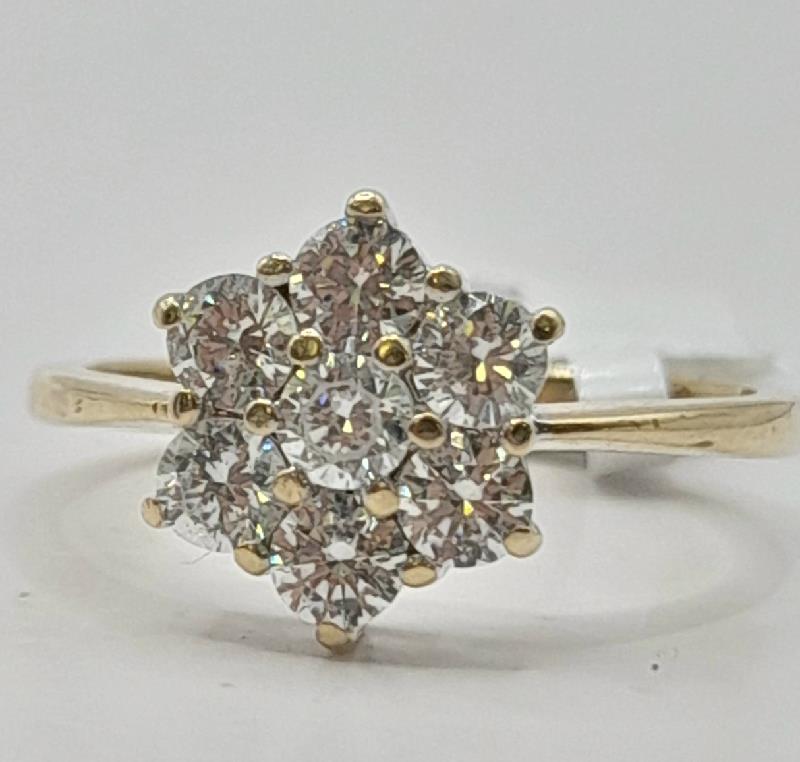 9ct gold ring in size O, weighing 3.1 grams, featuring a simple band design, unbranded jewelry for everyday wear.