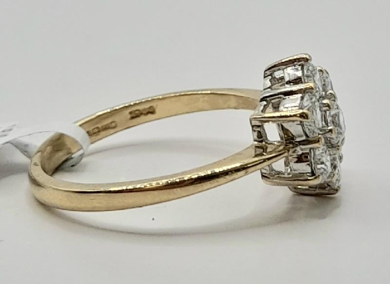 9ct gold ring in size O with 3.1g, featuring a classic design, unbranded jewelry piece with a polished finish.