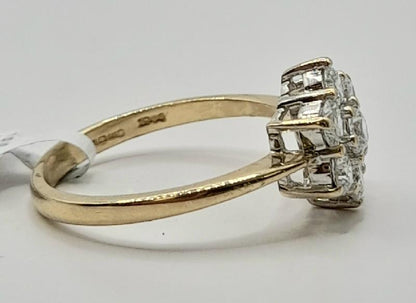 9ct gold ring in size O with 3.1g, featuring a classic design, unbranded jewelry piece with a polished finish.