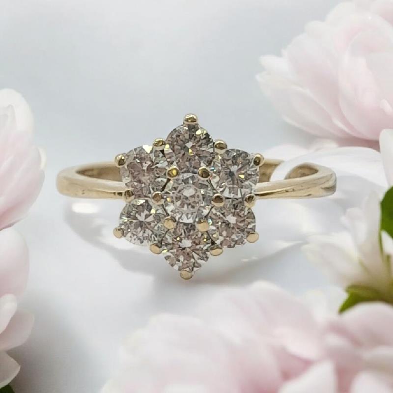 9ct gold ring in size O, weighing 3.1g, featuring a smooth band design, unbranded jewelry item.