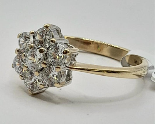 9ct gold ring in size O, weighing 3.1g, unbranded jewelry with a classic band design.
