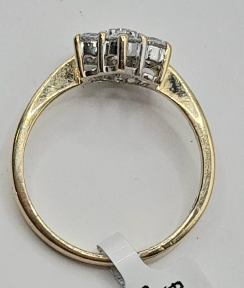 9ct gold ring in size O, weighing 3.1g, featuring a simple band design, unbranded jewelry accessory.