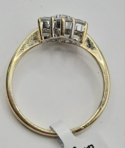 9ct gold ring in size O, weighing 3.1g, featuring a simple band design, unbranded jewelry accessory.