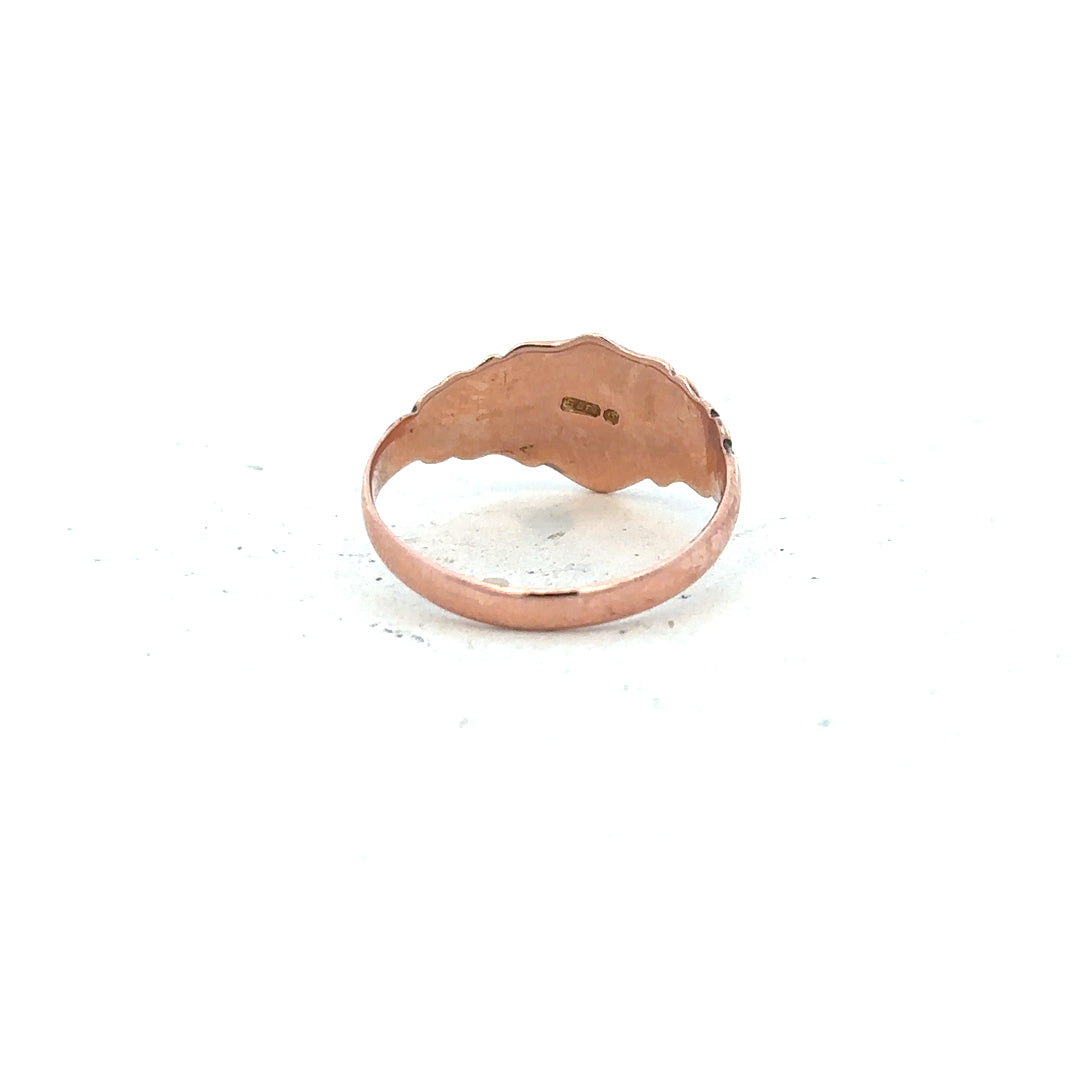 9ct gold ring in size O, unbranded, featuring a polished band and classic design suitable for everyday wear.