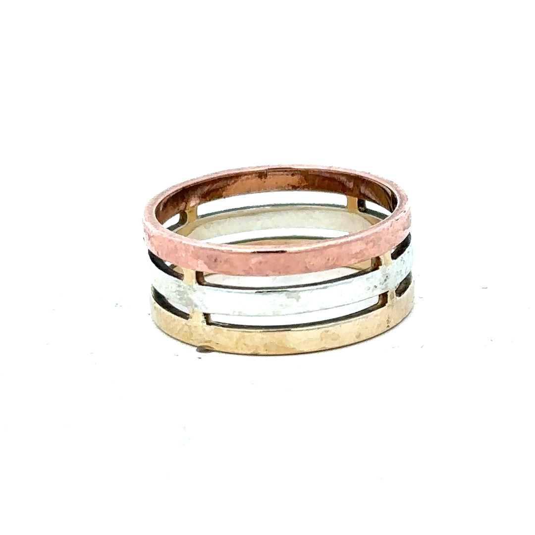 9ct gold ring size P with a smooth band, unbranded jewelry shown in the image.