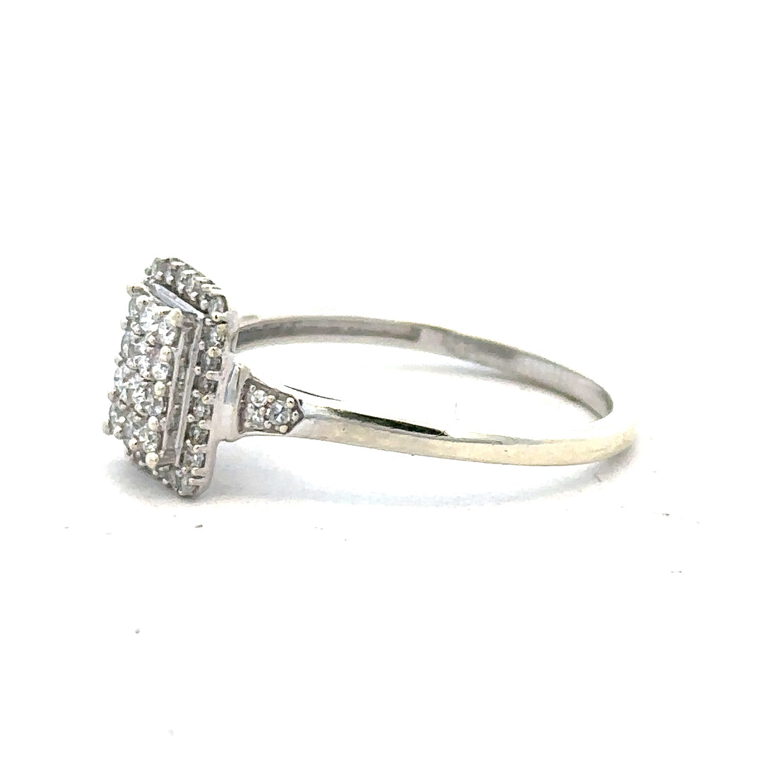 9ct white gold diamond ring with 0.36 carats, size S, featuring a sparkling diamond centerpiece.