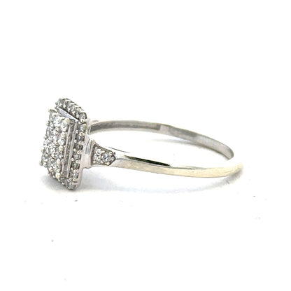 9ct white gold diamond ring with 0.36 carats, size S, featuring a sparkling diamond centerpiece.