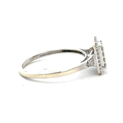 9ct white gold diamond ring with 0.36 carats, size S, featuring a sparkling diamond centerpiece.
