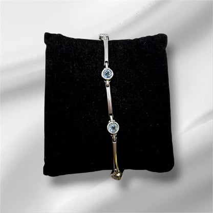 9ct white gold bracelet, 19cm length, 6.4g, unbranded, elegant jewelry with polished finish and secure clasp.