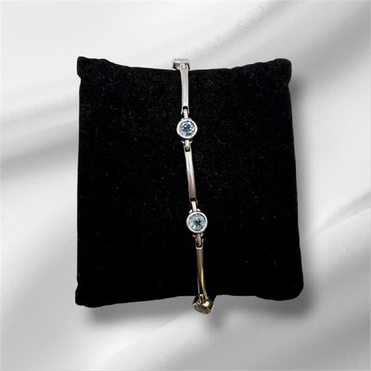 9ct white gold bracelet, 19cm length, 6.4g, unbranded, elegant jewelry with polished finish and secure clasp.