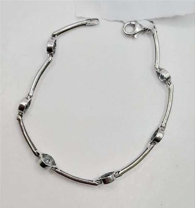 9ct white gold bracelet, 19cm length, 6.4g, unbranded jewelry with a sleek, polished finish, shown on a neutral background.