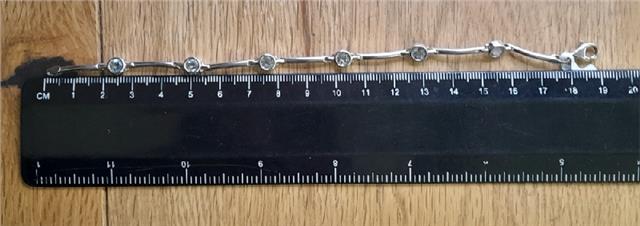 9ct white gold bracelet, 19cm length, 6.4g, unbranded jewelry with a sleek, polished design, displayed on a neutral background