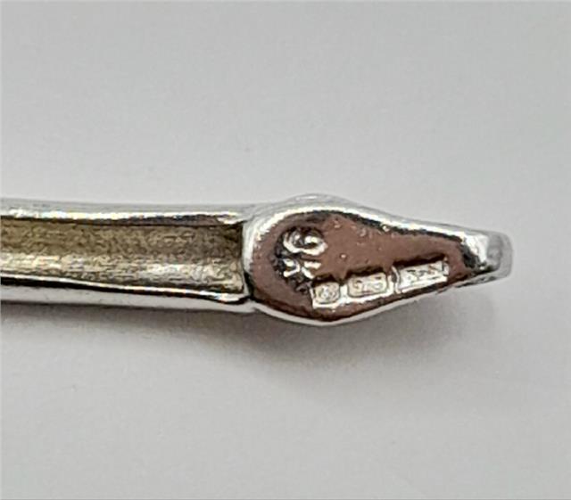 9ct white gold bracelet, 19cm length, 6.4g, shiny unbranded jewelry with intricate design visible in the image.