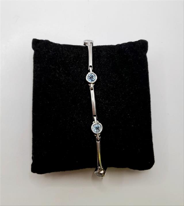 9ct white gold bracelet, 19cm length, 6.4g, unbranded jewelry with a polished finish and delicate design.