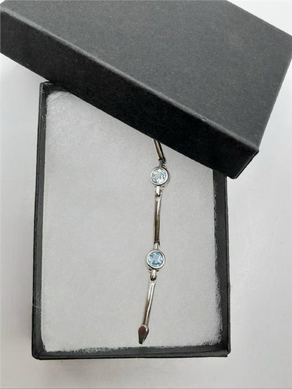 9ct white gold bracelet, 19cm length, 6.4g weight, unbranded, with a sleek and polished design.