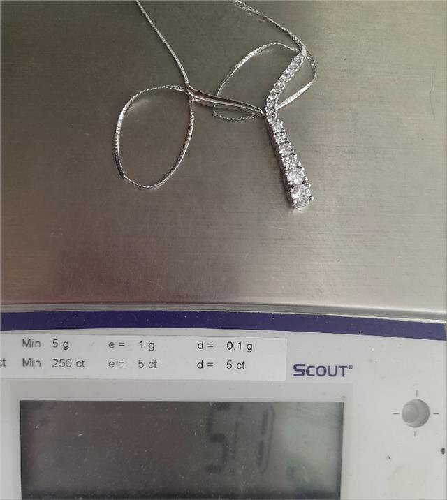 9ct white gold chain, 17 inches long, weighs 5.1g, with a classic link design, unbranded jewelry accessory.