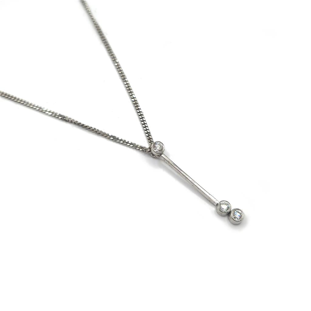 9ct white gold chain with 18ct white gold diamond pendant, featuring a sparkling diamond, weight 3.5g.