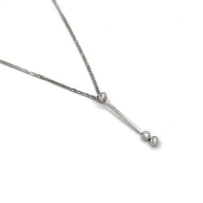 9ct white gold chain with 18ct white gold diamond pendant, featuring a sparkling diamond, weight 3.5g.