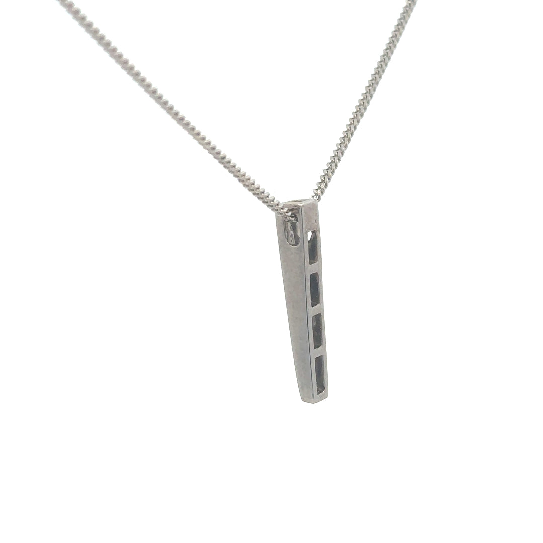 9ct white gold chain with an 18ct 0.25 carat diamond pendant, showcasing elegant jewelry design and sparkling gemstone detail.