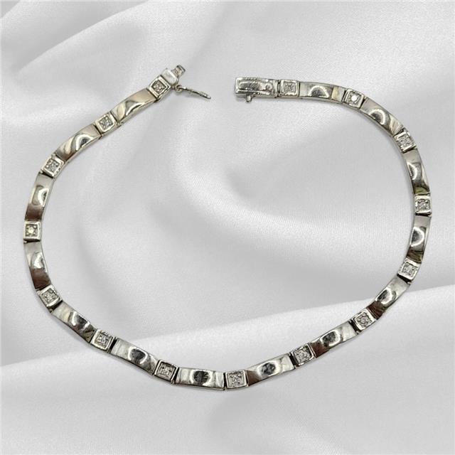 9ct white gold diamond bracelet with delicate design, weighs 8.6g, 8-inch length, featuring sparkling diamonds.