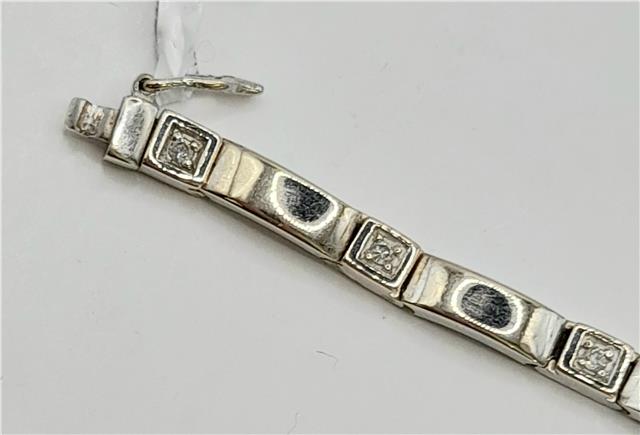 9ct white gold diamond bracelet with sparkling diamonds, 8 inches long, weighing 8.6 grams, showcasing elegant jewelry design