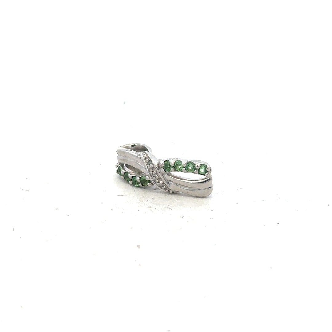 9ct white gold diamond pendant, elegant jewelry piece with sparkling diamonds, weighs 2.2g, unbranded, fine craftsmanship.