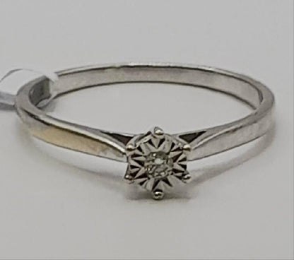 9ct white gold diamond ring in size N, featuring a sparkling diamond centerpiece and elegant design.