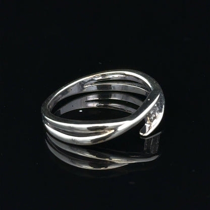 9ct white gold diamond ring in size O featuring a sparkling central diamond and elegant band design.