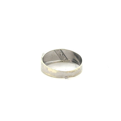 9ct white gold diamond ring in size O with sparkling diamonds, showcasing elegance and fine craftsmanship.