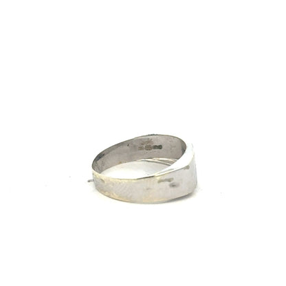 9ct white gold diamond ring in size O with sparkling diamonds, showcasing a sleek and elegant jewelry design.
