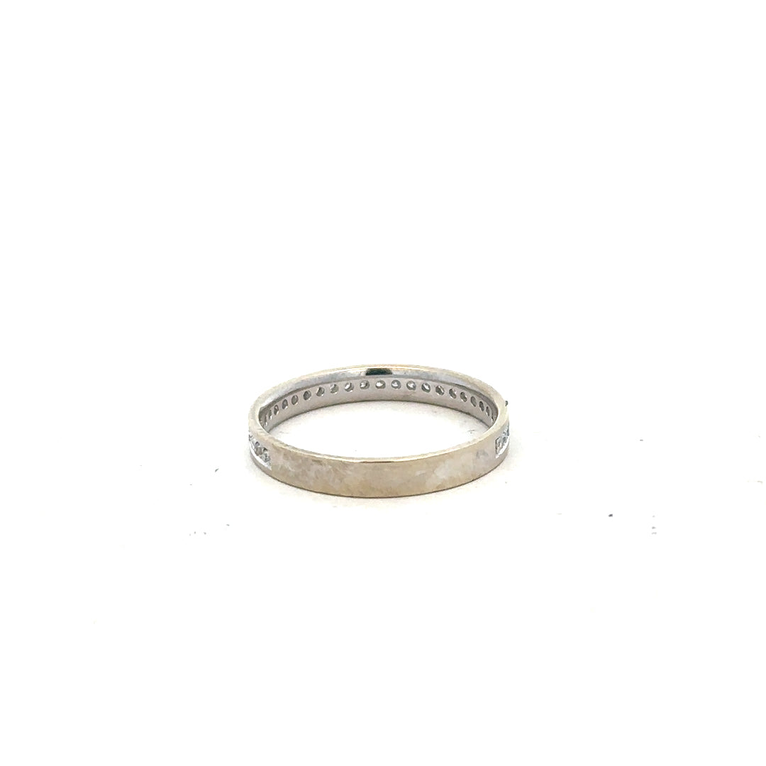 9ct white gold diamond ring in size O1/2 with sparkling diamonds, showcasing a elegant and classic jewelry design.